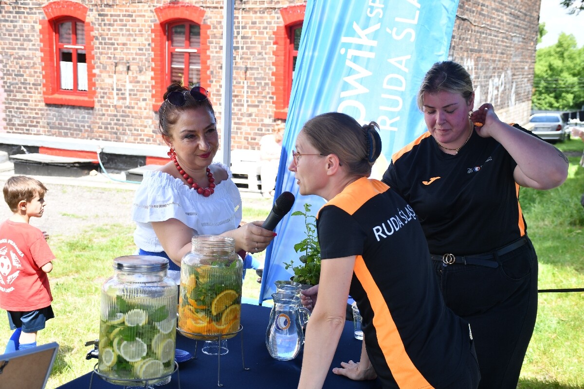 Znów zapachniało chlebem w Rudzie! Przy zabytkowym piekaroku odbył się piknik wiosenny. 

fot. Jacek Knapik