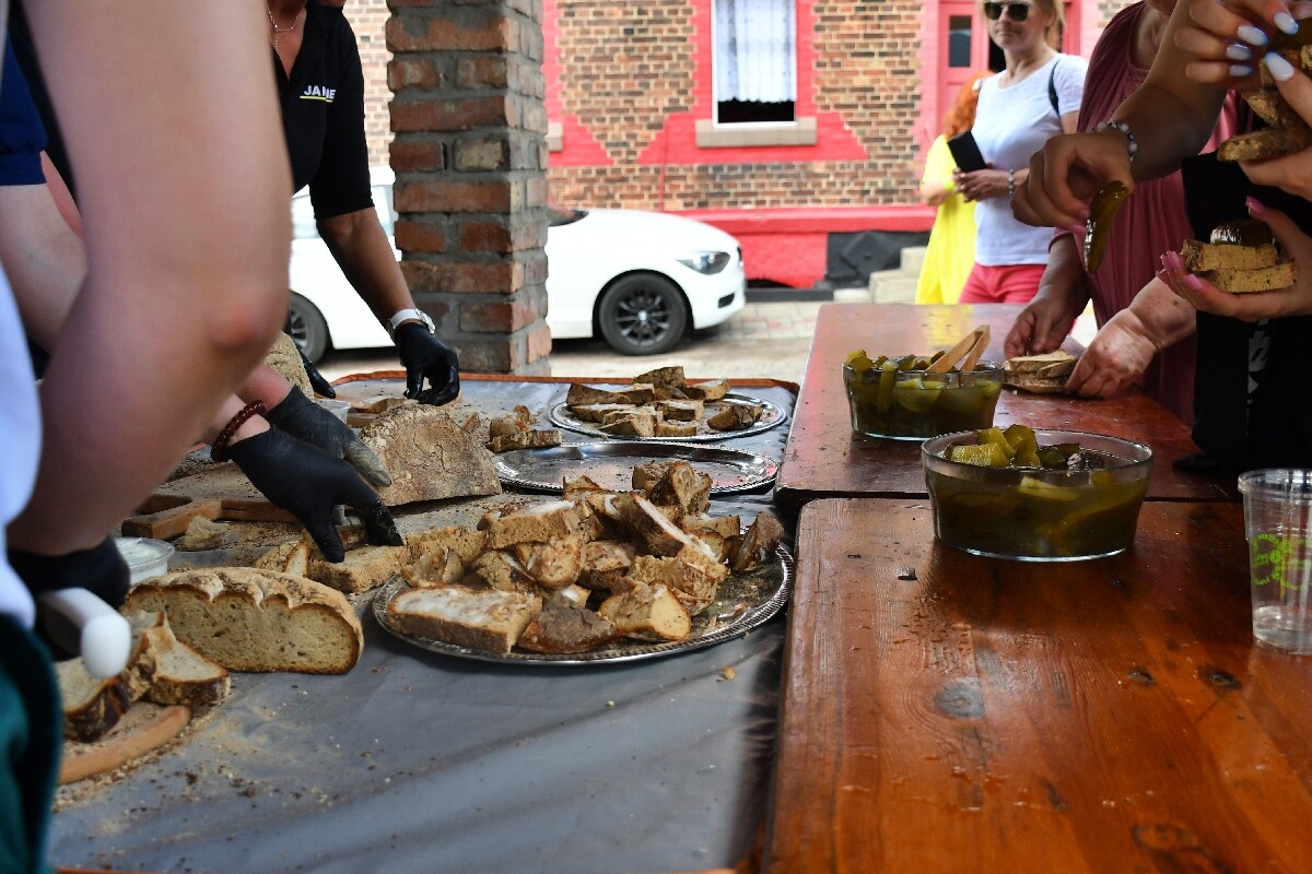 Znów zapachniało chlebem w Rudzie! Przy zabytkowym piekaroku odbył się piknik wiosenny. 

fot. Jacek Knapik
