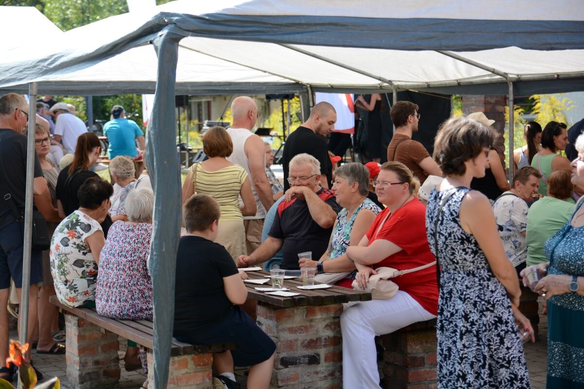 Za nami Muzyczny Piknik przy rudzkim Piekaroku! Wydarzenie obfitowało w wiele atrakcji, a to wszystko w okolicy ostatniego w regionie czynnego pieca chlebowego — zabytkowego "Piekaroka". / fot. Marek Faber