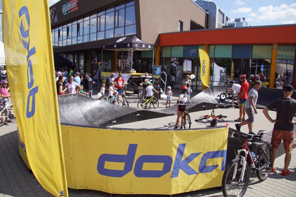 Tor pumptrack, miasteczko ruchu drogowego, szkolenia, darmowy serwis rowerowy, konkursy z nagrodami czy specjalny rower z blenderem do robienia koktajli – to tylko niektóre atrakcje, jakie czekały na uczestników pikniku rowerowego pod hasłem „Ruda Śląska kocha rower”.