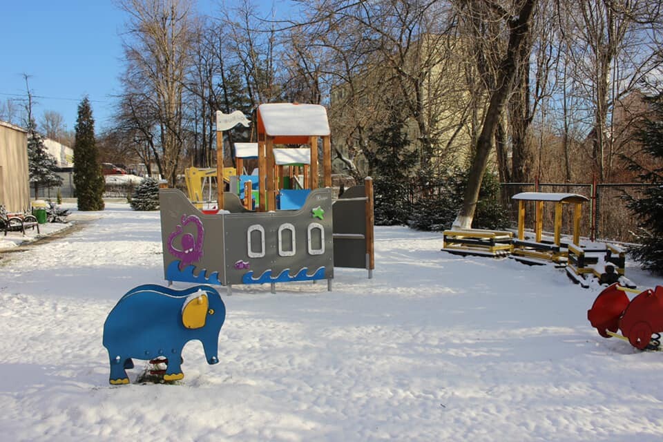 Zakończyła się realizacja kolejnego projektu z tegorocznego Budżetu Obywatelskiego. Plac zabaw przy Miejskim Przedszkolu nr 37 im. Pracowitych Pszczółek został doposażony w nowe atrakcje.