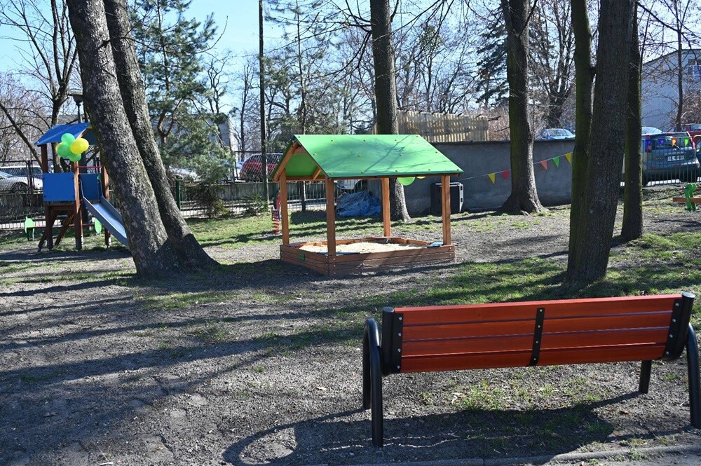 Nowoczesny plac zabaw przy Miejskim Przedszkolu nr 30 im. Bajkowej Krainy otwarty. / fot. UM Ruda Śląska