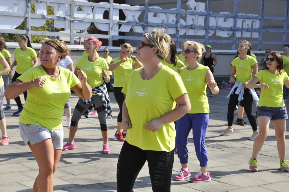 W Centrum Handlowym Plaza w Rudzie Śląskiej odbyło się ostatnie w tym roku spotkanie w ramach cyklu "Aktywne Lato". Z tej okazji przygotowano maraton zumby.