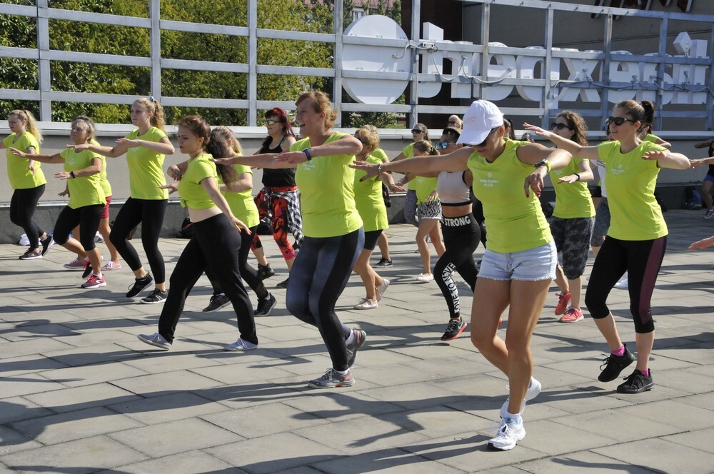 W Centrum Handlowym Plaza w Rudzie Śląskiej odbyło się ostatnie w tym roku spotkanie w ramach cyklu "Aktywne Lato". Z tej okazji przygotowano maraton zumby.
