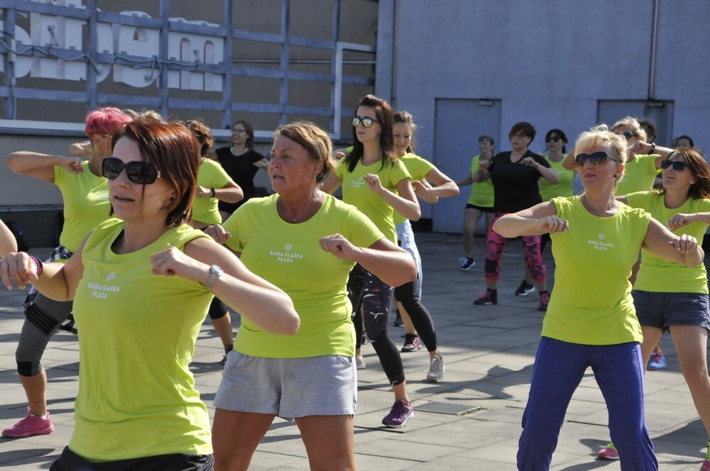 W Centrum Handlowym Plaza w Rudzie Śląskiej odbyło się ostatnie w tym roku spotkanie w ramach cyklu "Aktywne Lato". Z tej okazji przygotowano maraton zumby.