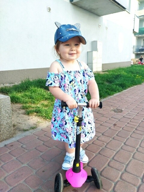 Oliwia jazda na hulajnodze
dzielnica: Ruda 1