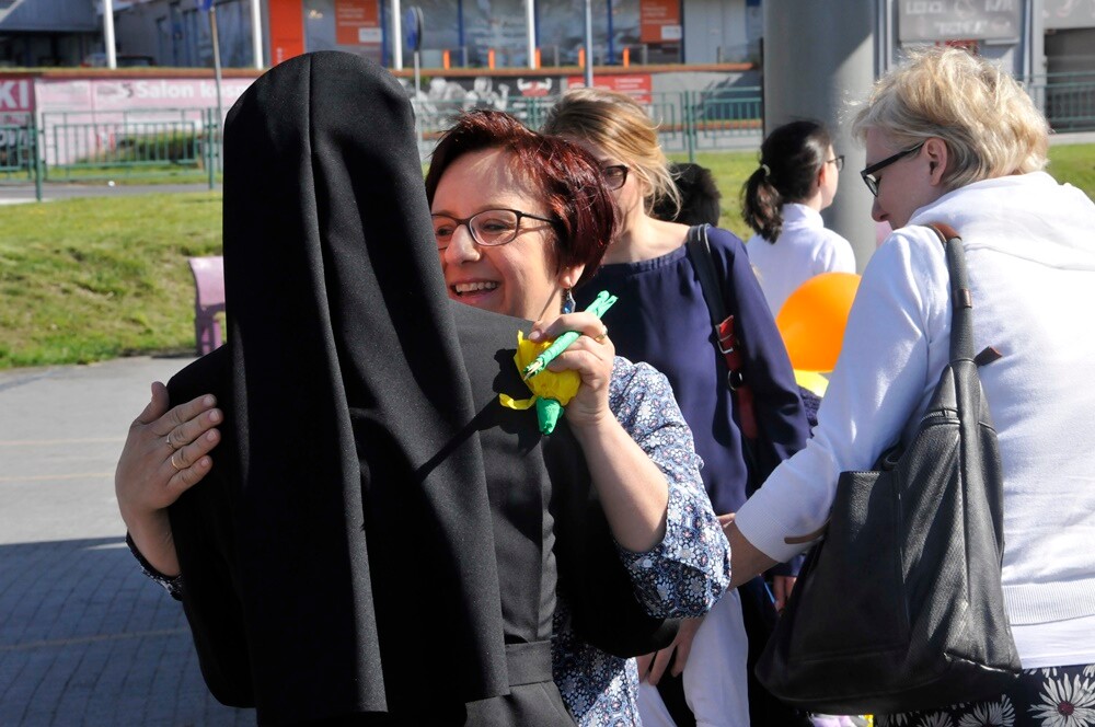 Dzisiaj odbył się „Pochód Godności” zorganizowany przez Szkołę Podstawową nr 12 Specjalną oraz Stowarzyszenie „Otwarte Serca”. Impreza integracyjna została zorganizowana w ramach obchodów Tygodnia Godności Osób Niepełnosprawnych w Rudzie Śląskiej.