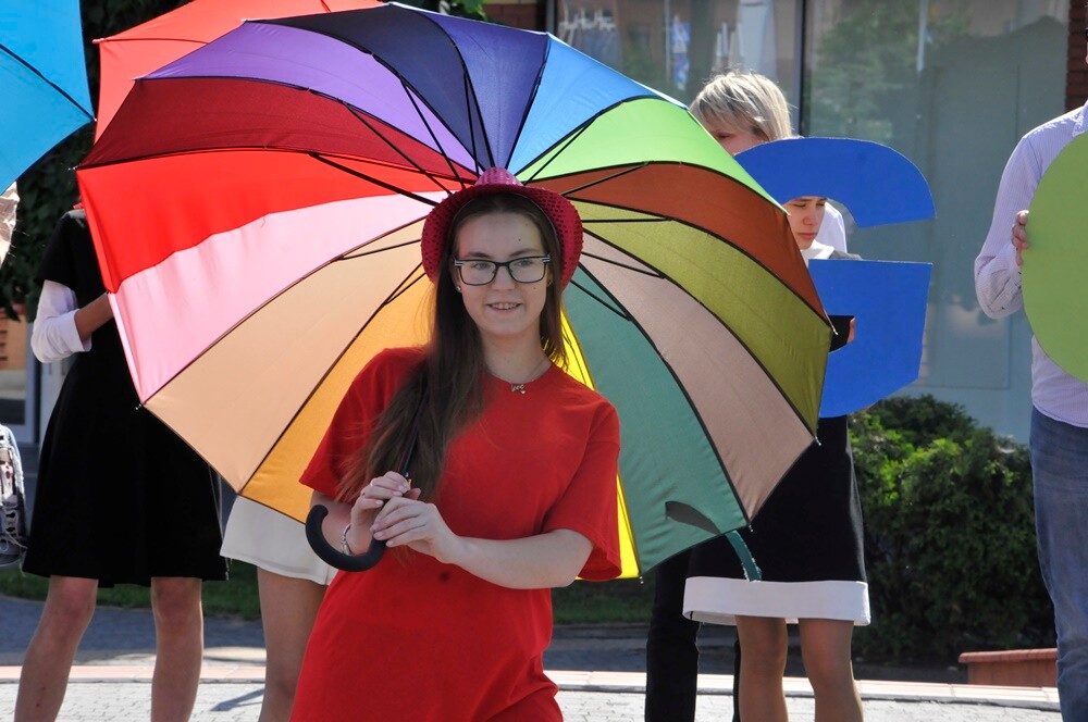 Dzisiaj odbył się „Pochód Godności” zorganizowany przez Szkołę Podstawową nr 12 Specjalną oraz Stowarzyszenie „Otwarte Serca”. Impreza integracyjna została zorganizowana w ramach obchodów Tygodnia Godności Osób Niepełnosprawnych w Rudzie Śląskiej.