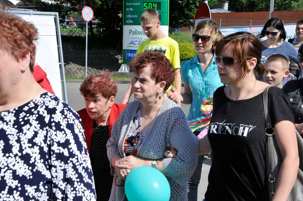 Dzisiaj odbył się „Pochód Godności” zorganizowany przez Szkołę Podstawową nr 12 Specjalną oraz Stowarzyszenie „Otwarte Serca”. Impreza integracyjna została zorganizowana w ramach obchodów Tygodnia Godności Osób Niepełnosprawnych w Rudzie Śląskiej.