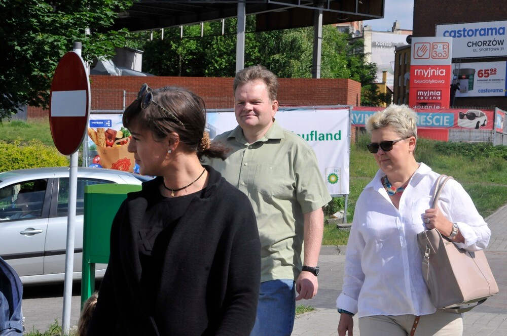 Dzisiaj odbył się „Pochód Godności” zorganizowany przez Szkołę Podstawową nr 12 Specjalną oraz Stowarzyszenie „Otwarte Serca”. Impreza integracyjna została zorganizowana w ramach obchodów Tygodnia Godności Osób Niepełnosprawnych w Rudzie Śląskiej.
