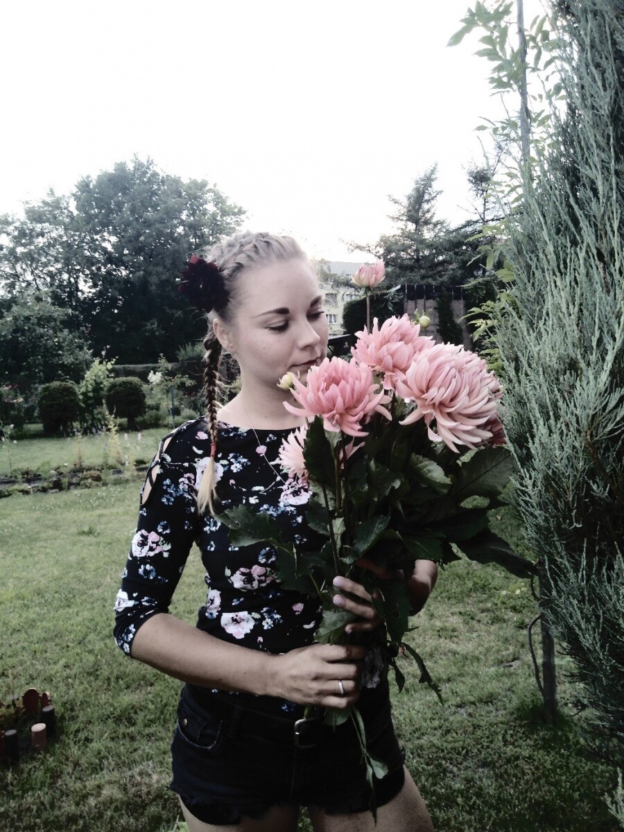 Agnieszka - Wakacje spędzone w cichym miejscu, czyli w naszym ogrodzie :) 
dzielnica: Ruda Śląska