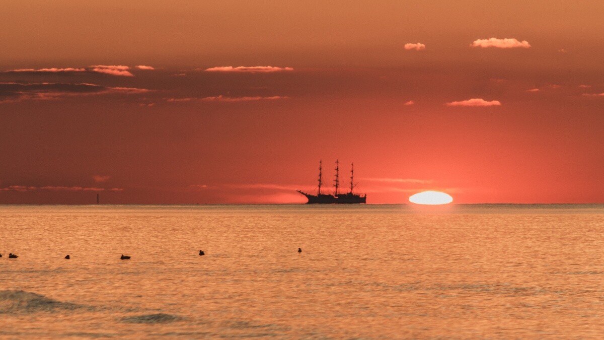 Bartosz - Dar Młodzieży na redzie na Zatoce Gdańskiej 
dzielnica: Nowy Bytom