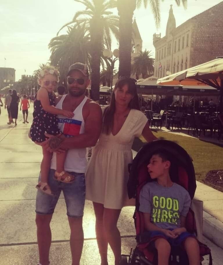 Beata, Jacek (rodzice) Ania i Wojtuś - Cudowny urlop w Chorwacji pozwolił na chwilę zapomnieć o tym wszystkim co się teraz dzieje na świecie
dzielnica: Orzegow