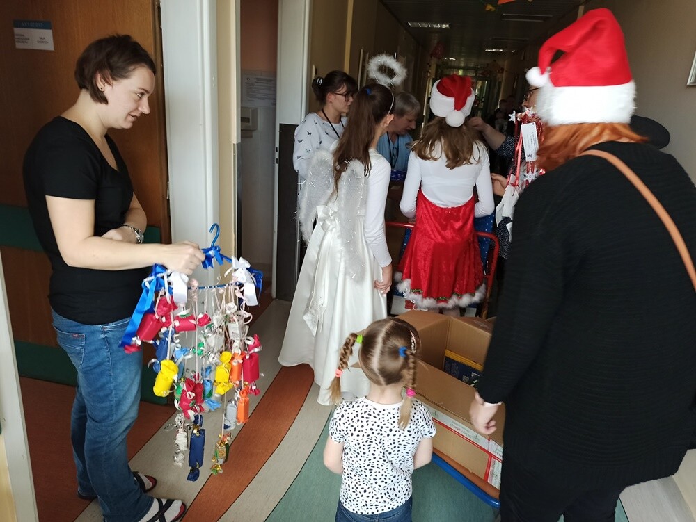 3 grudnia odbył się finał akcji charytatywnej "Podaruj uśmiech dzieciom w szpitalu". Mali pacjenci Górnośląskiego Centrum Zdrowia Dziecka im. św. Jana Pawła II w Katowicach otrzymały wspaniałe, ręcznie robione kalendarze adwentowe wypełnione słodyczami!