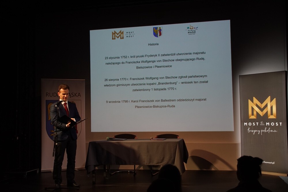 Miasto Ruda Śląska podpisało w piątek umowę z Fundacją Most the Most na dofinansowanie rewaloryzacji Szybu Franciszek. Jest to jeden z najstarszych i najpiękniejszych zabytków przemysłowych w Rudzie Śląskiej.
