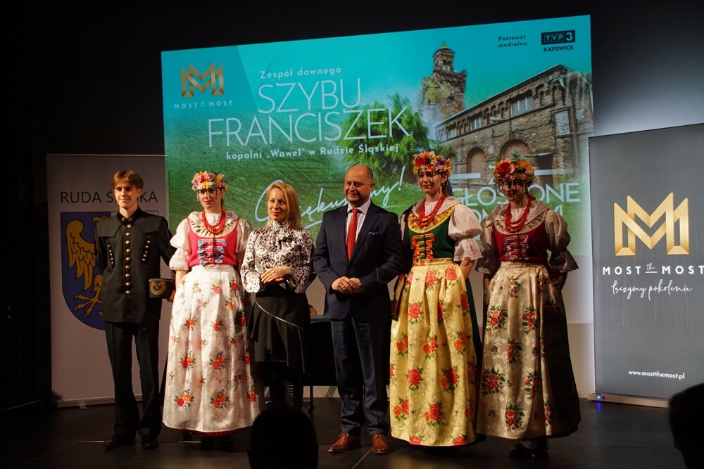 Miasto Ruda Śląska podpisało w piątek umowę z Fundacją Most the Most na dofinansowanie rewaloryzacji Szybu Franciszek. Jest to jeden z najstarszych i najpiękniejszych zabytków przemysłowych w Rudzie Śląskiej.