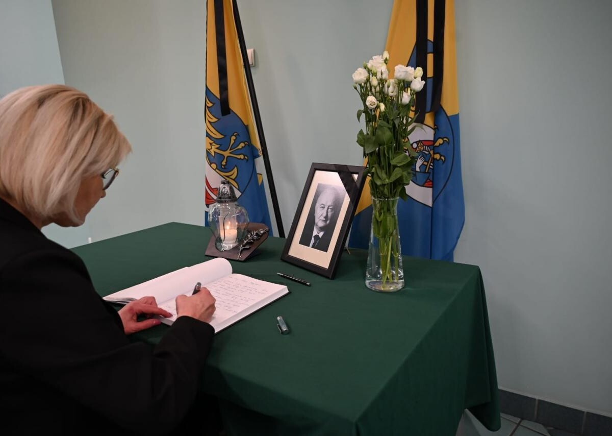 Dziś, Ruda Śląska pożegnała swojego byłego prezydenta, Andrzeja Stanię, który zmarł w wieku 76 lat. Uroczystości odbyły się w parafii Trójcy Przenajświętszej w Kochłowicach/ fot. Michał Pierończyk FB