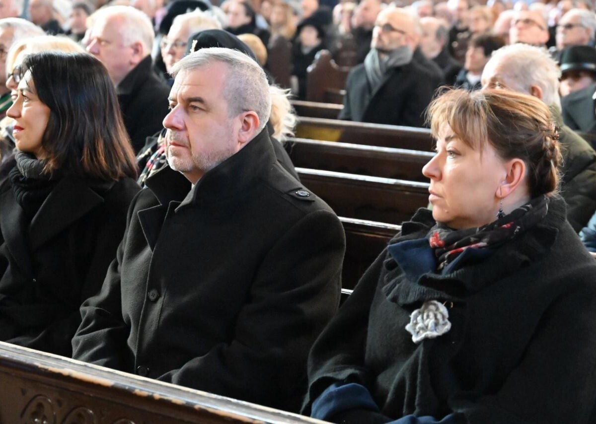 Dziś, Ruda Śląska pożegnała swojego byłego prezydenta, Andrzeja Stanię, który zmarł w wieku 76 lat. Uroczystości odbyły się w parafii Trójcy Przenajświętszej w Kochłowicach/ fot. Michał Pierończyk FB