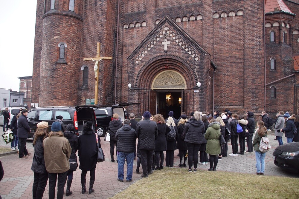 Rudzianie pożegnali Elżbietę Żurek - nauczycielkę i społeczniczkę. Organizował wiele akcji charytatywnych, dzięki czemu pomogła wielu osobom.