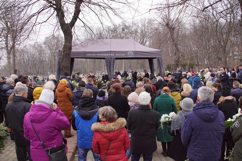Rudzianie pożegnali Elżbietę Żurek - nauczycielkę i społeczniczkę. Organizował wiele akcji charytatywnych, dzięki czemu pomogła wielu osobom.
