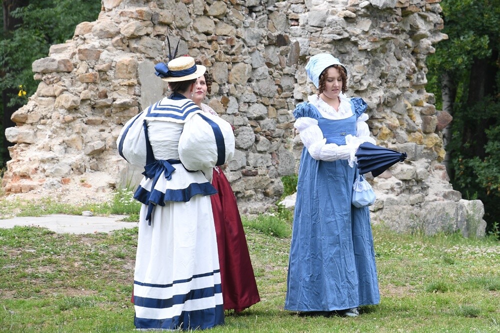 Przy ulicy Wiktora Bujoczka znajdują się wyjątkowe ruiny, których korzenie sięgają XIV wieku. W niedzielę, 10 lipca odbyła się tam impreza "Pokaz mody z czasów Karola Goduli", która przeniosła wszystkich gości do wieku "pary i elektryczności”. 

fot. Jacek Knapik