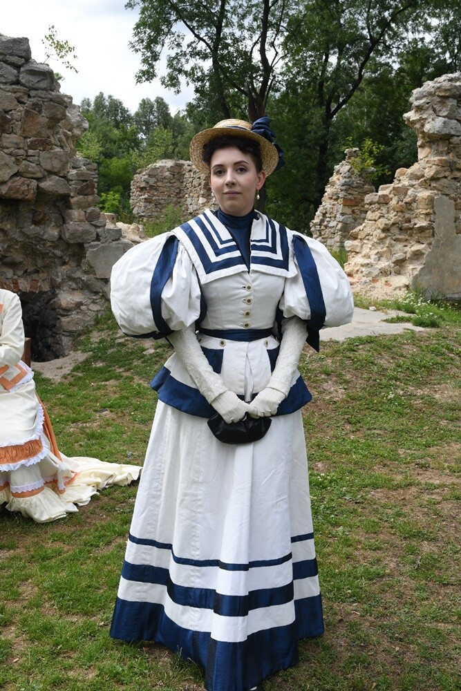 Przy ulicy Wiktora Bujoczka znajdują się wyjątkowe ruiny, których korzenie sięgają XIV wieku. W niedzielę, 10 lipca odbyła się tam impreza "Pokaz mody z czasów Karola Goduli", która przeniosła wszystkich gości do wieku "pary i elektryczności”. 

fot. Jacek Knapik