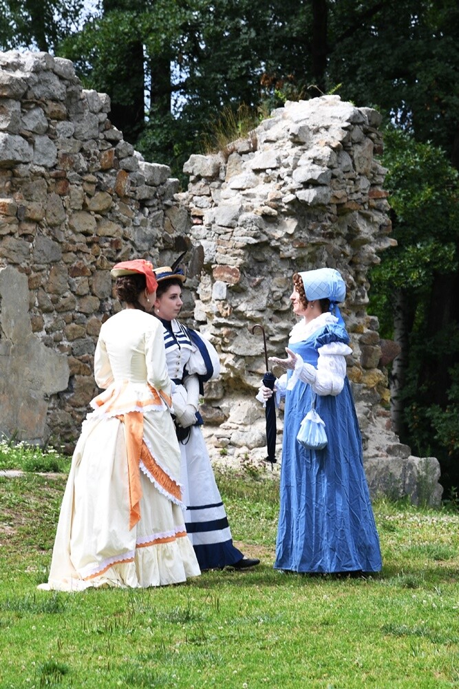 Przy ulicy Wiktora Bujoczka znajdują się wyjątkowe ruiny, których korzenie sięgają XIV wieku. W niedzielę, 10 lipca odbyła się tam impreza "Pokaz mody z czasów Karola Goduli", która przeniosła wszystkich gości do wieku "pary i elektryczności”. 

fot. Jacek Knapik