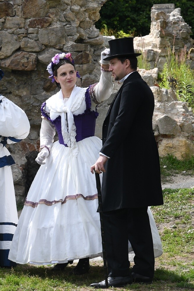 Przy ulicy Wiktora Bujoczka znajdują się wyjątkowe ruiny, których korzenie sięgają XIV wieku. W niedzielę, 10 lipca odbyła się tam impreza "Pokaz mody z czasów Karola Goduli", która przeniosła wszystkich gości do wieku "pary i elektryczności”. 

fot. Jacek Knapik