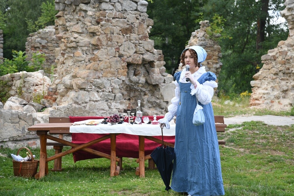 Przy ulicy Wiktora Bujoczka znajdują się wyjątkowe ruiny, których korzenie sięgają XIV wieku. W niedzielę, 10 lipca odbyła się tam impreza "Pokaz mody z czasów Karola Goduli", która przeniosła wszystkich gości do wieku "pary i elektryczności”. 

fot. Jacek Knapik