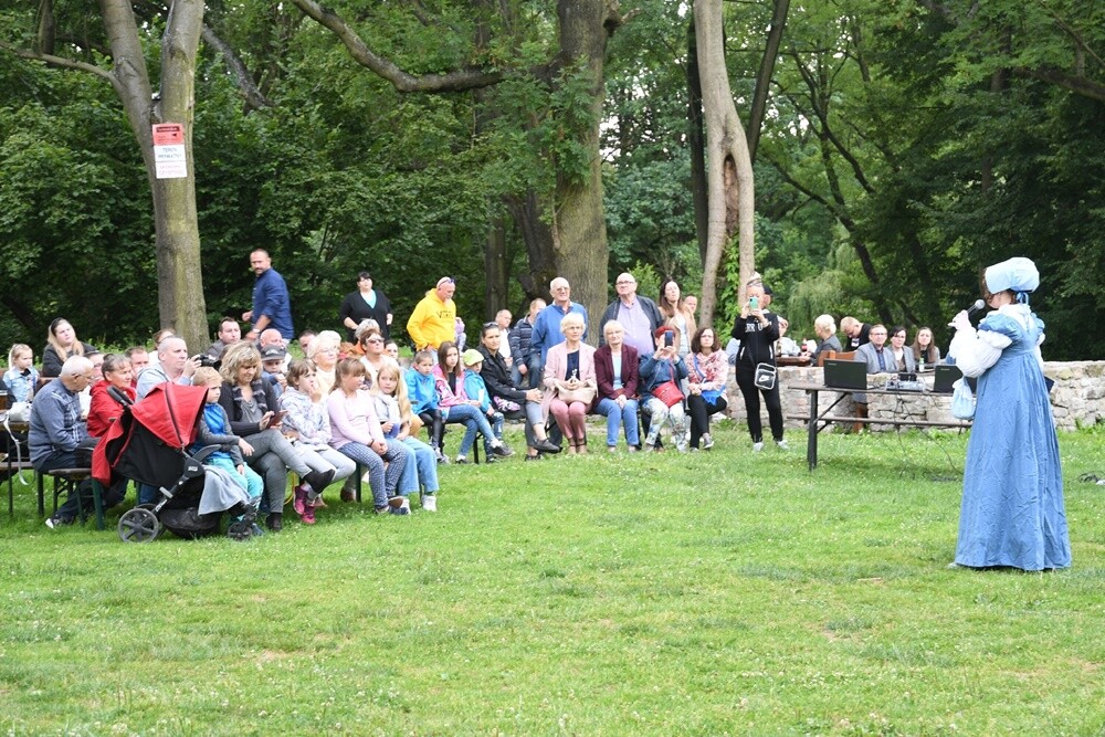 Przy ulicy Wiktora Bujoczka znajdują się wyjątkowe ruiny, których korzenie sięgają XIV wieku. W niedzielę, 10 lipca odbyła się tam impreza "Pokaz mody z czasów Karola Goduli", która przeniosła wszystkich gości do wieku "pary i elektryczności”. 

fot. Jacek Knapik