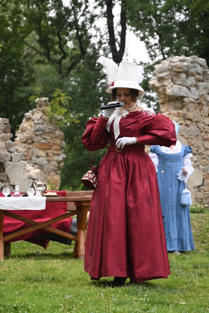 Przy ulicy Wiktora Bujoczka znajdują się wyjątkowe ruiny, których korzenie sięgają XIV wieku. W niedzielę, 10 lipca odbyła się tam impreza "Pokaz mody z czasów Karola Goduli", która przeniosła wszystkich gości do wieku "pary i elektryczności”. 

fot. Jacek Knapik