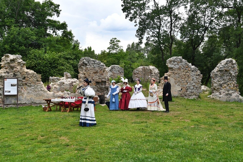 Przy ulicy Wiktora Bujoczka znajdują się wyjątkowe ruiny, których korzenie sięgają XIV wieku. W niedzielę, 10 lipca odbyła się tam impreza "Pokaz mody z czasów Karola Goduli", która przeniosła wszystkich gości do wieku "pary i elektryczności”. 

fot. Jacek Knapik