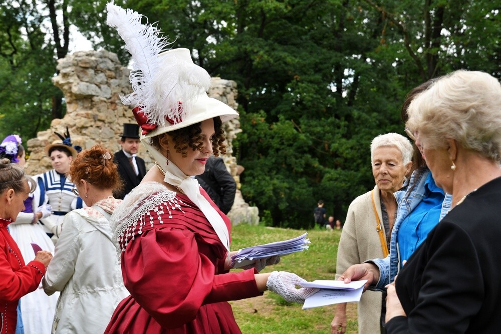 Przy ulicy Wiktora Bujoczka znajdują się wyjątkowe ruiny, których korzenie sięgają XIV wieku. W niedzielę, 10 lipca odbyła się tam impreza "Pokaz mody z czasów Karola Goduli", która przeniosła wszystkich gości do wieku "pary i elektryczności”. 

fot. Jacek Knapik