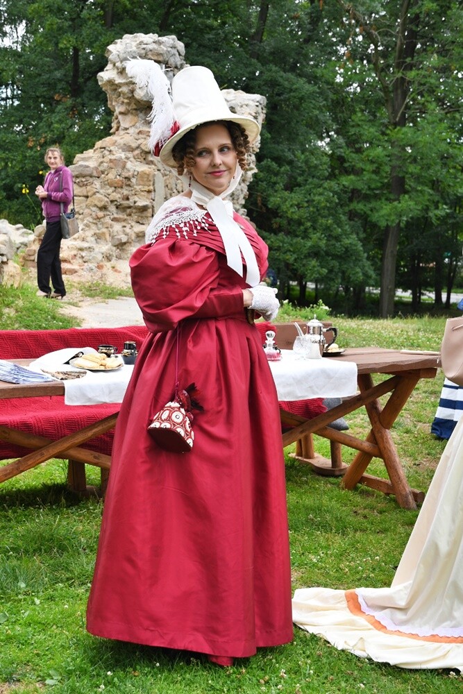 Przy ulicy Wiktora Bujoczka znajdują się wyjątkowe ruiny, których korzenie sięgają XIV wieku. W niedzielę, 10 lipca odbyła się tam impreza "Pokaz mody z czasów Karola Goduli", która przeniosła wszystkich gości do wieku "pary i elektryczności”. 

fot. Jacek Knapik