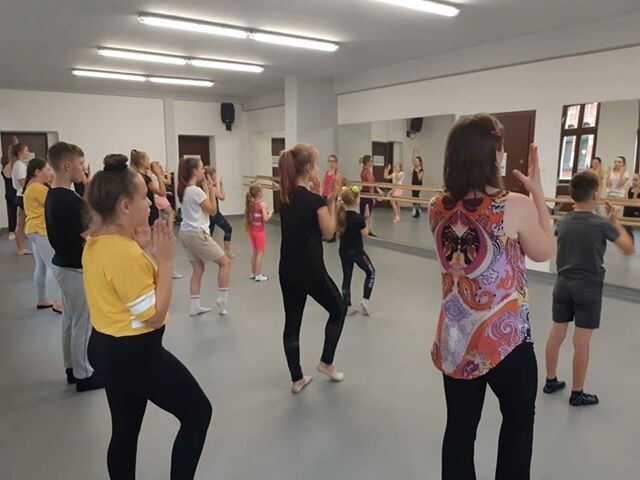 Pokaz podsumowujący warsztaty tańca musicalowego w MCK