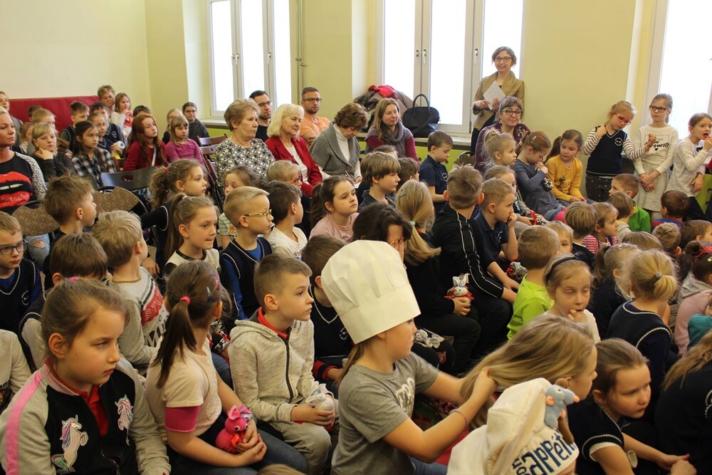 W czwartek w SP nr 20 odbył się pokaz talentów. Młodzi rudzianie przedstawili przed rodzicami i nauczycielami wystepy teatralne, muzyczne i cyrkowe.