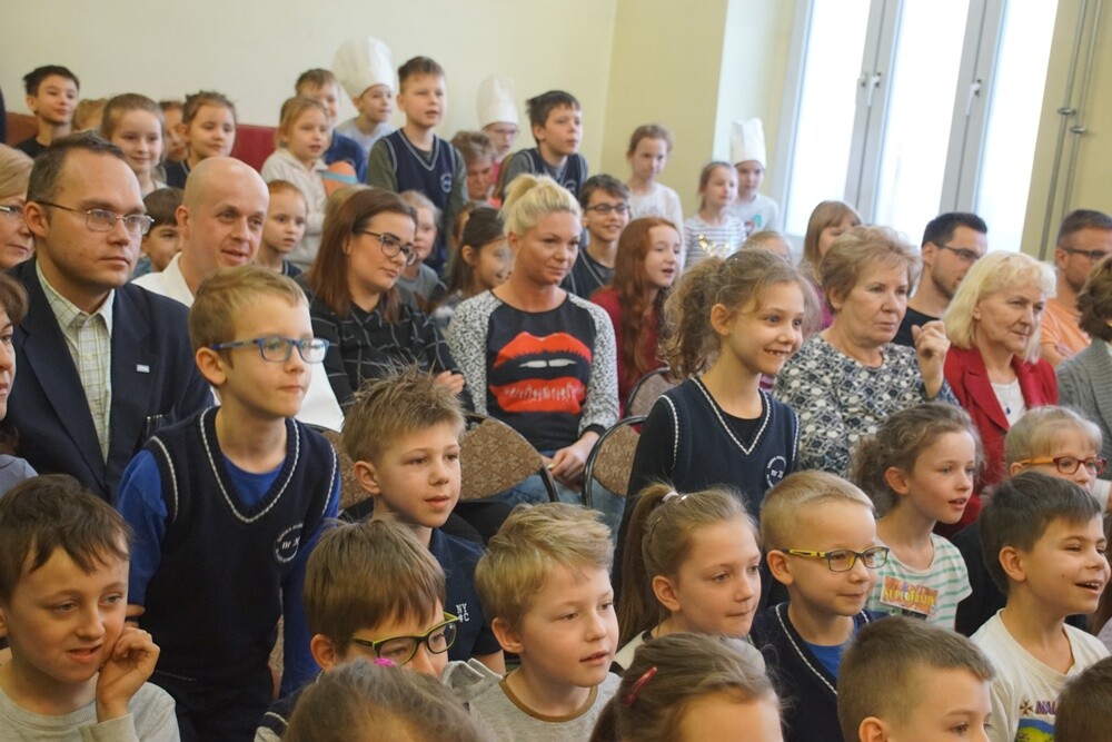 W czwartek w SP nr 20 odbył się pokaz talentów. Młodzi rudzianie przedstawili przed rodzicami i nauczycielami wystepy teatralne, muzyczne i cyrkowe.