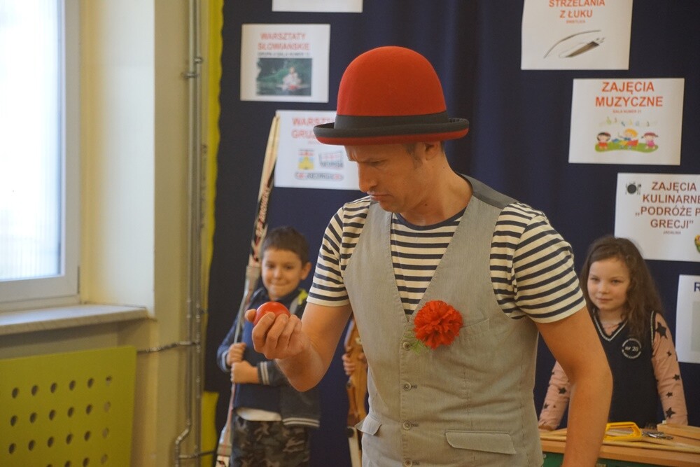 W czwartek w SP nr 20 odbył się pokaz talentów. Młodzi rudzianie przedstawili przed rodzicami i nauczycielami wystepy teatralne, muzyczne i cyrkowe.