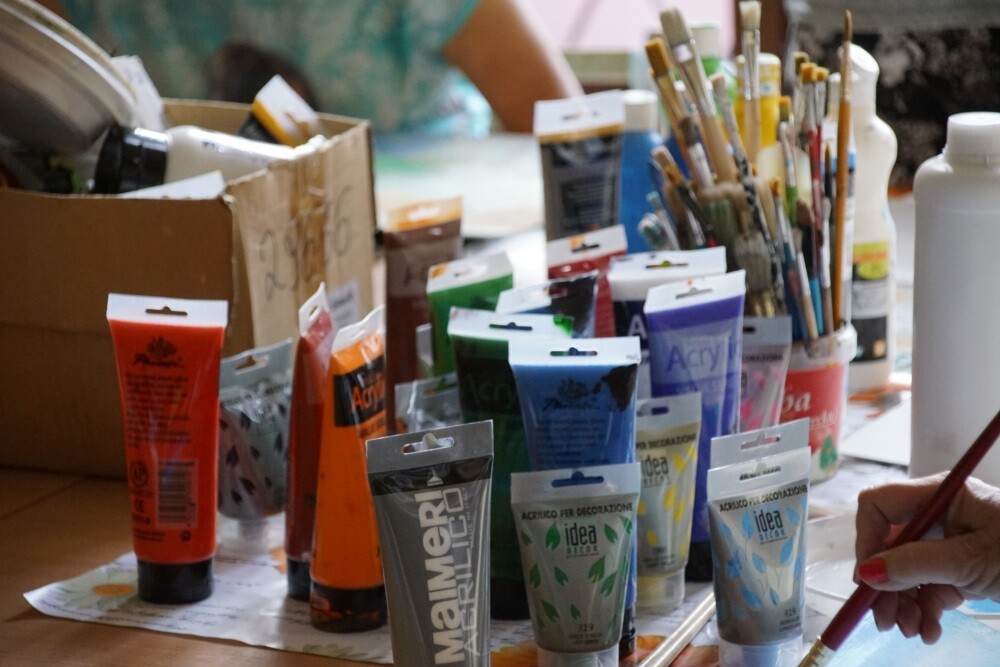 Ponad stu seniorów zaangażowało się w projekt „Pokolenia”. Już wkrótce uczestnicy warsztatów zaprezentują na deskach Miejskiego Centrum Kultury im. Henryka Bisty swoje talenty artystyczne.