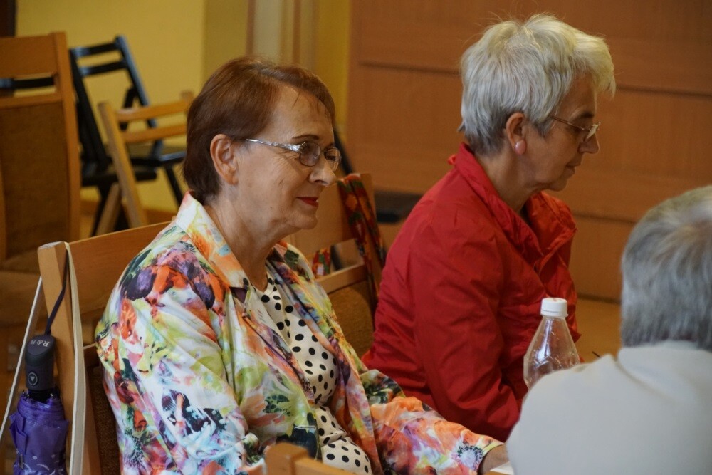 Ponad stu seniorów zaangażowało się w projekt „Pokolenia”. Już wkrótce uczestnicy warsztatów zaprezentują na deskach Miejskiego Centrum Kultury im. Henryka Bisty swoje talenty artystyczne.