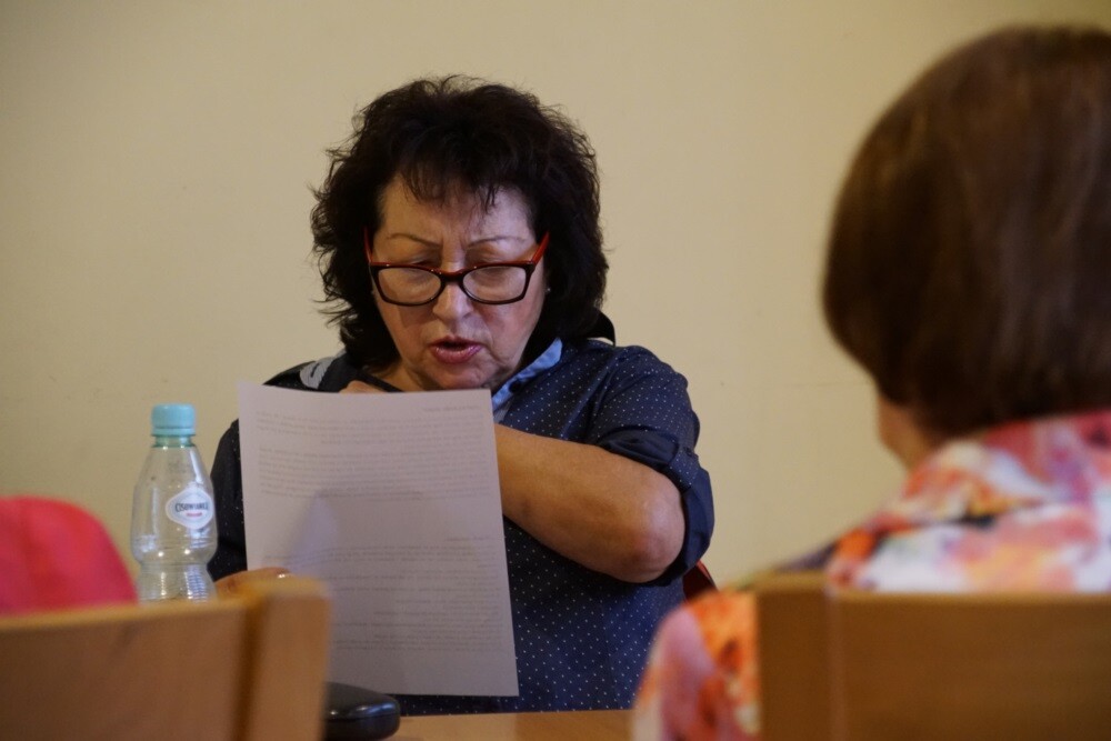 Ponad stu seniorów zaangażowało się w projekt „Pokolenia”. Już wkrótce uczestnicy warsztatów zaprezentują na deskach Miejskiego Centrum Kultury im. Henryka Bisty swoje talenty artystyczne.