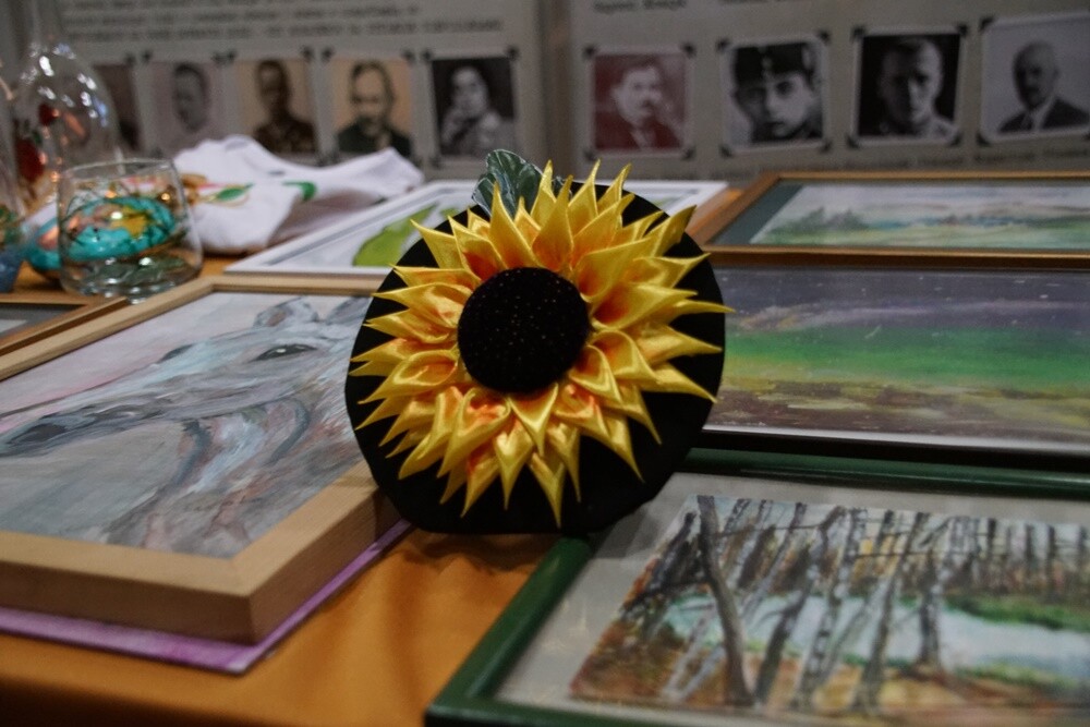 Projektu "Pokolenia" stanowi kontynuację działań prowadzonych przez MCK na rzecz Seniorów sprzed roku. Ma na celu włączenie do aktywności kulturalnej osób starszych oraz młodzieży w wieku 18-25 lat. W ramach projektu odbywały się bezpłatne zajęcia rozwijające zainteresowania Seniorów dotyczące tańca, plastyki i teatru.