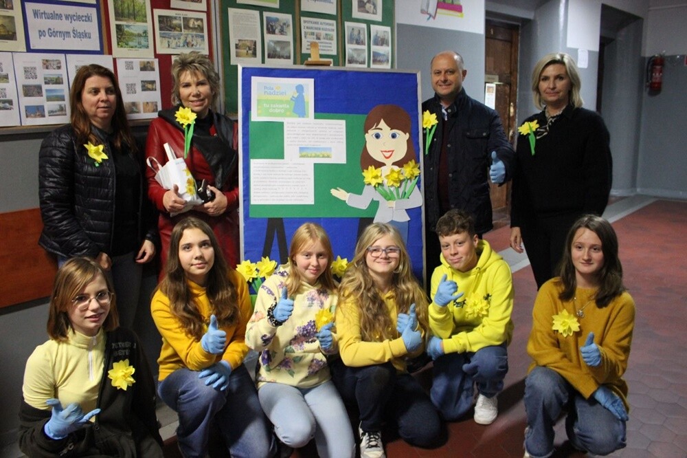 27 rudzkich placówek oświatowych wraz z Hospicjum Domowym im. św. Jana Pawła II w Rudzie Śląskiej włączyło się w ogólnoświatową akcję "Pola Nadziei". Uczniowie zasadzili żonkile, które na wiosnę zostaną rozdane mieszkańcom za symboliczny datek, przeznaczony na działalność Hospicjum Domowego im. św. Jana Pawła II w Rudzie Śląskiej. 

fot. UM Ruda Śląska