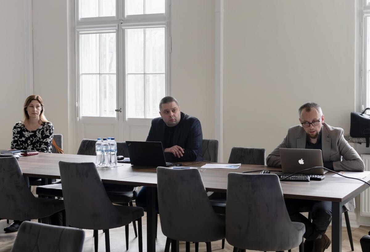 Budowa ok. 6-kilometrowego odcinka torów oraz modernizacja istniejącego ok. 3-kilometrowego torowiska, przebudowa i budowa obiektów infrastruktury kolejowej, budowa wiaduktów, dwóch łącznic i przystanków kolejowych. To najważniejsze roboty, jakie trzeba będzie zrealizować, aby odbudować połączenie kolejowe z Bytomia do Rudy Śląskiej Chebzia i Zabrza / fot. UM Bytom