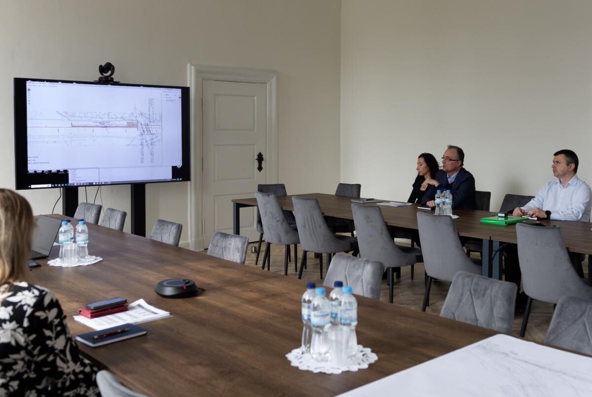 Budowa ok. 6-kilometrowego odcinka torów oraz modernizacja istniejącego ok. 3-kilometrowego torowiska, przebudowa i budowa obiektów infrastruktury kolejowej, budowa wiaduktów, dwóch łącznic i przystanków kolejowych. To najważniejsze roboty, jakie trzeba będzie zrealizować, aby odbudować połączenie kolejowe z Bytomia do Rudy Śląskiej Chebzia i Zabrza / fot. UM Bytom