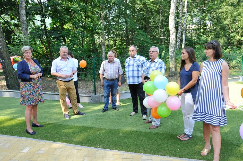 Zakończyła się modernizacja polany w pobliżu ul. Gałczyńskiego. Młodzi i starsi rudzianie od dzisiaj mogą korzystać z wielu atrakcji przygotowanych przez GSM "Nasz Dom" m.in. placu zabaw, boisk i siłowni napowietrznej.