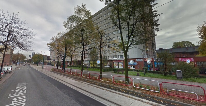 Policja poszukuje świadków kolizji rowerzysty z samochodem na ulicy Niedurnego