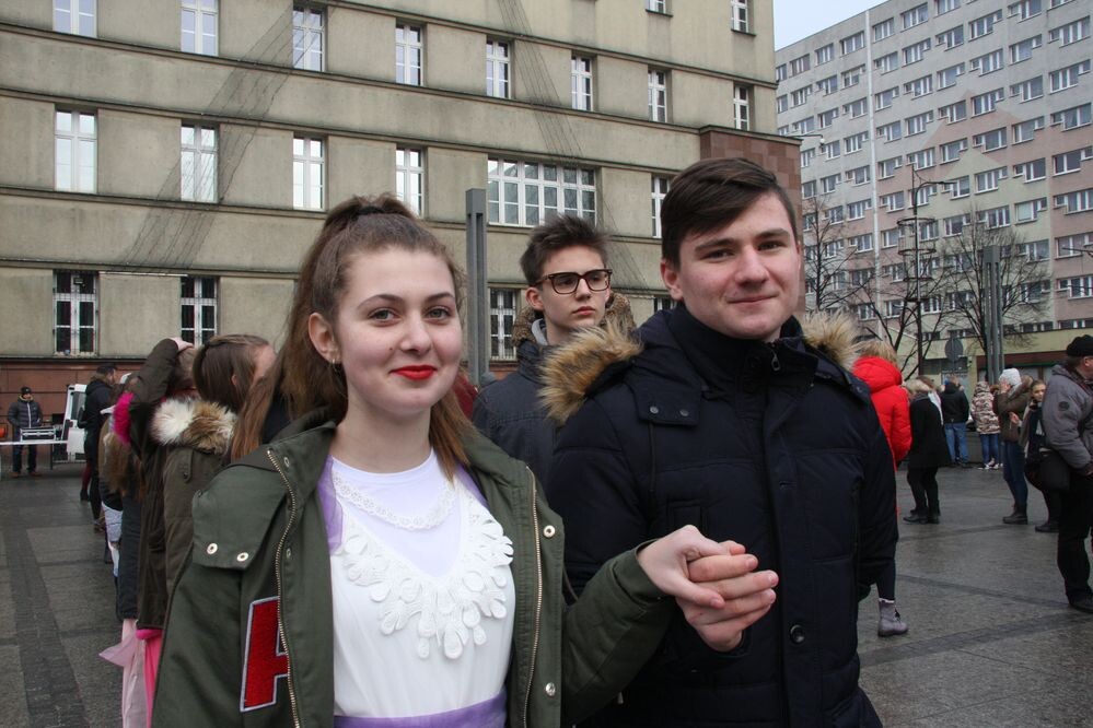 24 stycznia w południe ponad 400 maturzystów z całego miasta zatańczyło poloneza na placu Jana Pawła II. Teraz już tylko nauka! - mówią młodzi rudzianie.