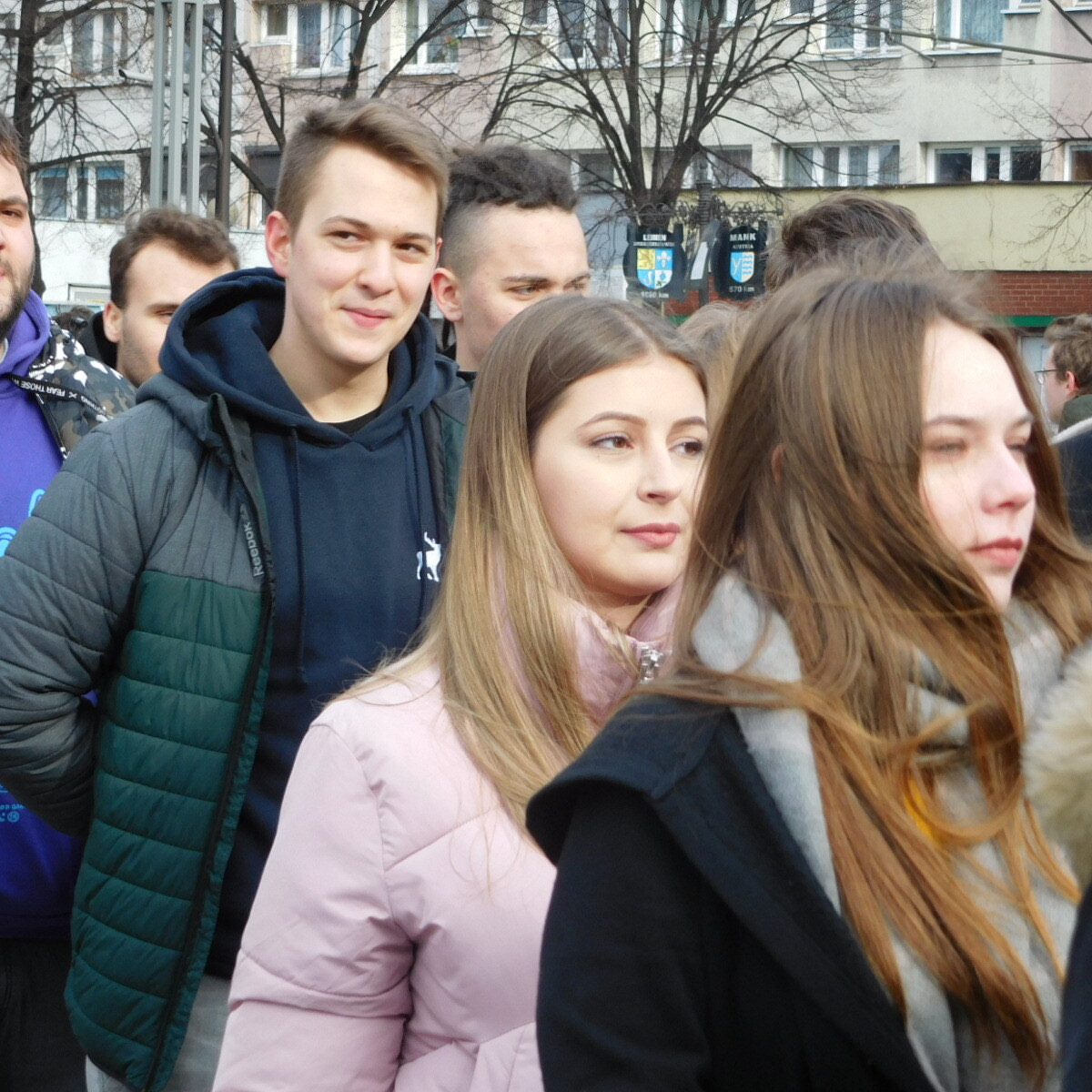 Maturzyści z rudzkich szkół średnich po raz szósty na placu Jana Pawła II odtańczyli wspólnie poloneza.