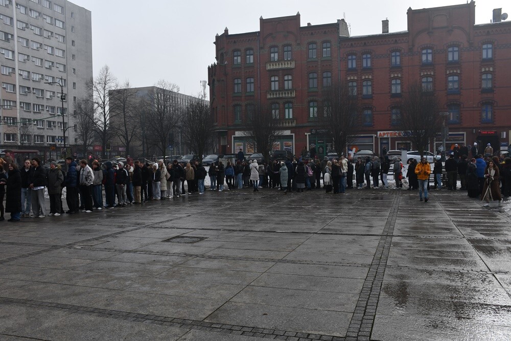 Maturzyści zatańczyli poloneza na rynku w Rudzie Śląskiej.
